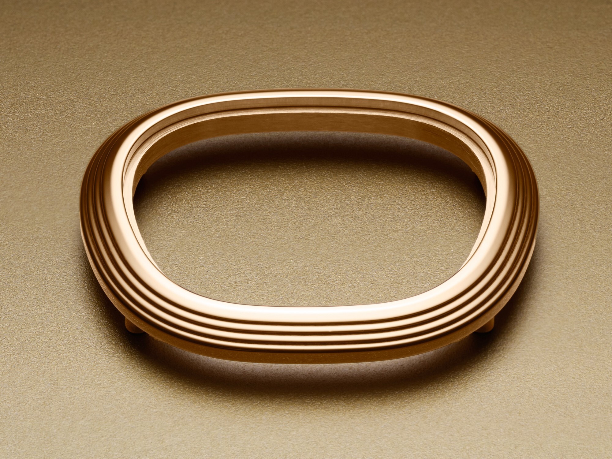 Piaget Sixtie Gilded Shadow Bracelet Design