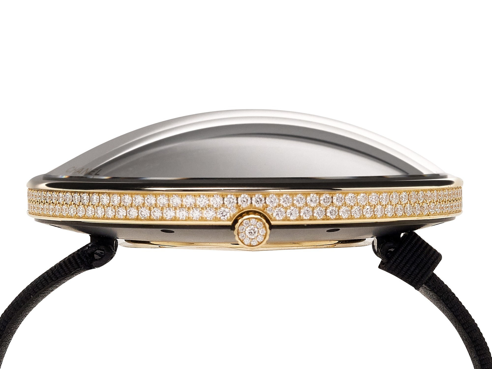 Chanel Mademoiselle Prive Pique-Aiguilles case profile