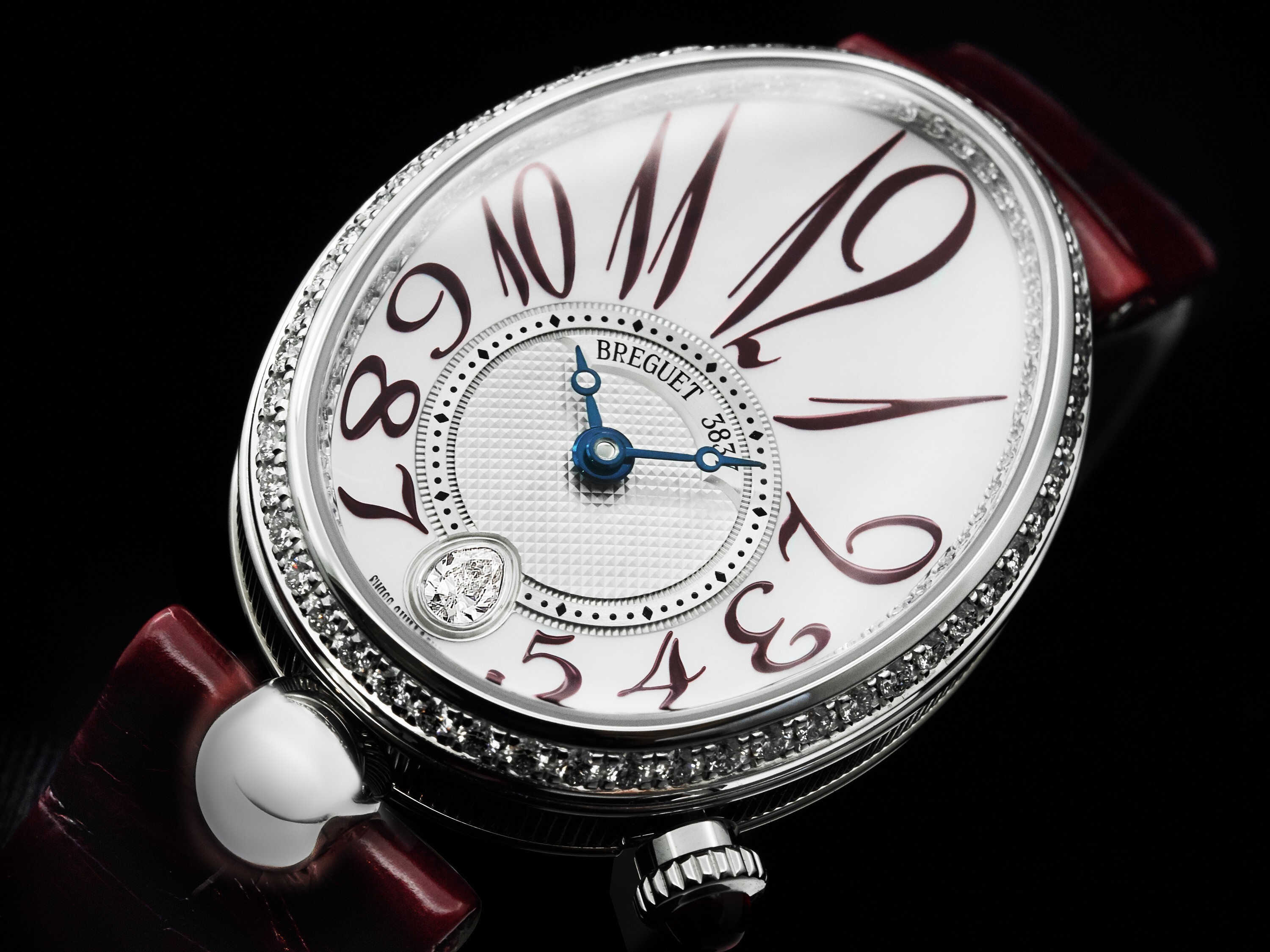 Reine de Naples 8918 oval case