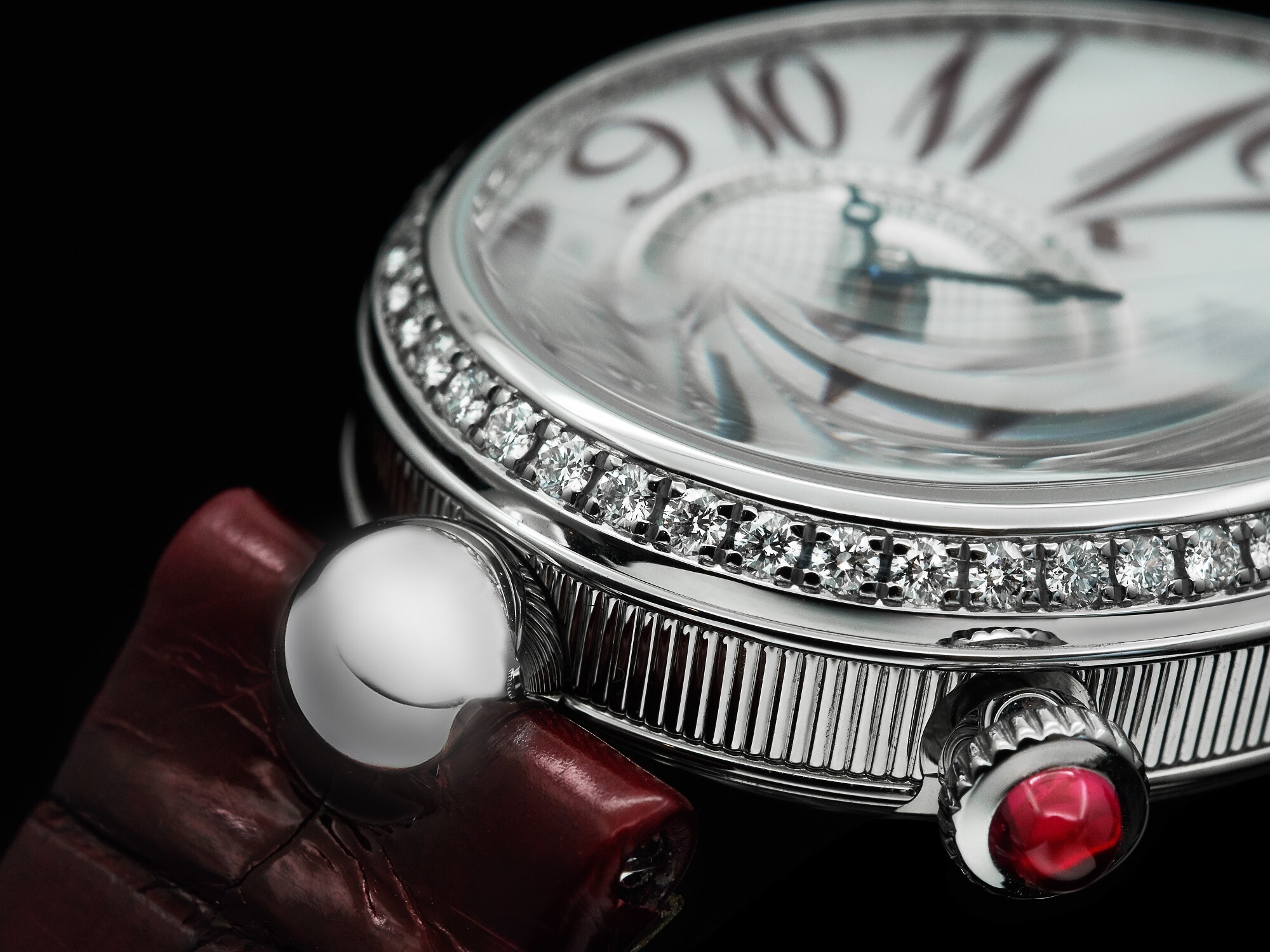 Reine de Naples 8918 guilloche pattern