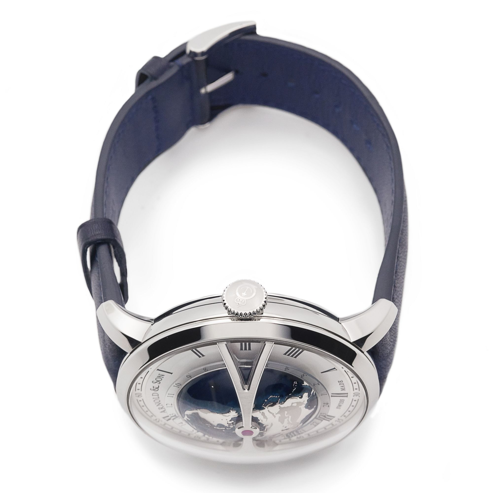 Arnold & Son Globetrotter wrist presence