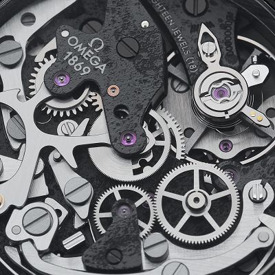Omega Speedmaster Dark Side of the Moon Apollo 8 movement detail