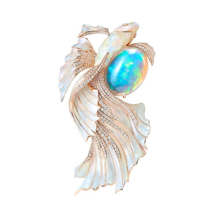 Boucheron Opalescence White Opal Necklace Detail