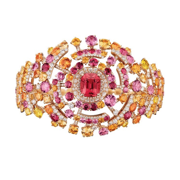 CHANEL Blushing Sillage jewelry necklace