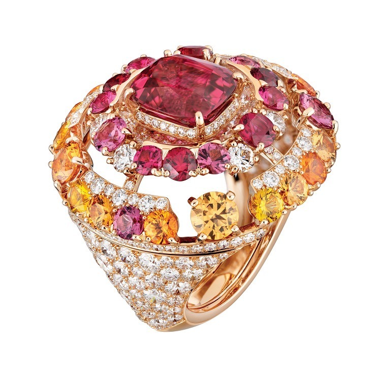 CHANEL Blushing Sillage rose gold design