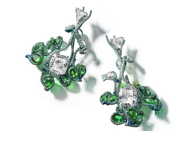 CINDY CHAO Morning Dew Green Vine Earrings detail view