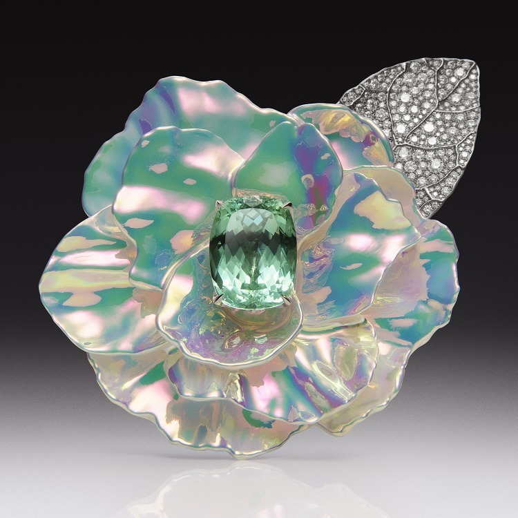 Boucheron Chromatique flower jewelry set detail