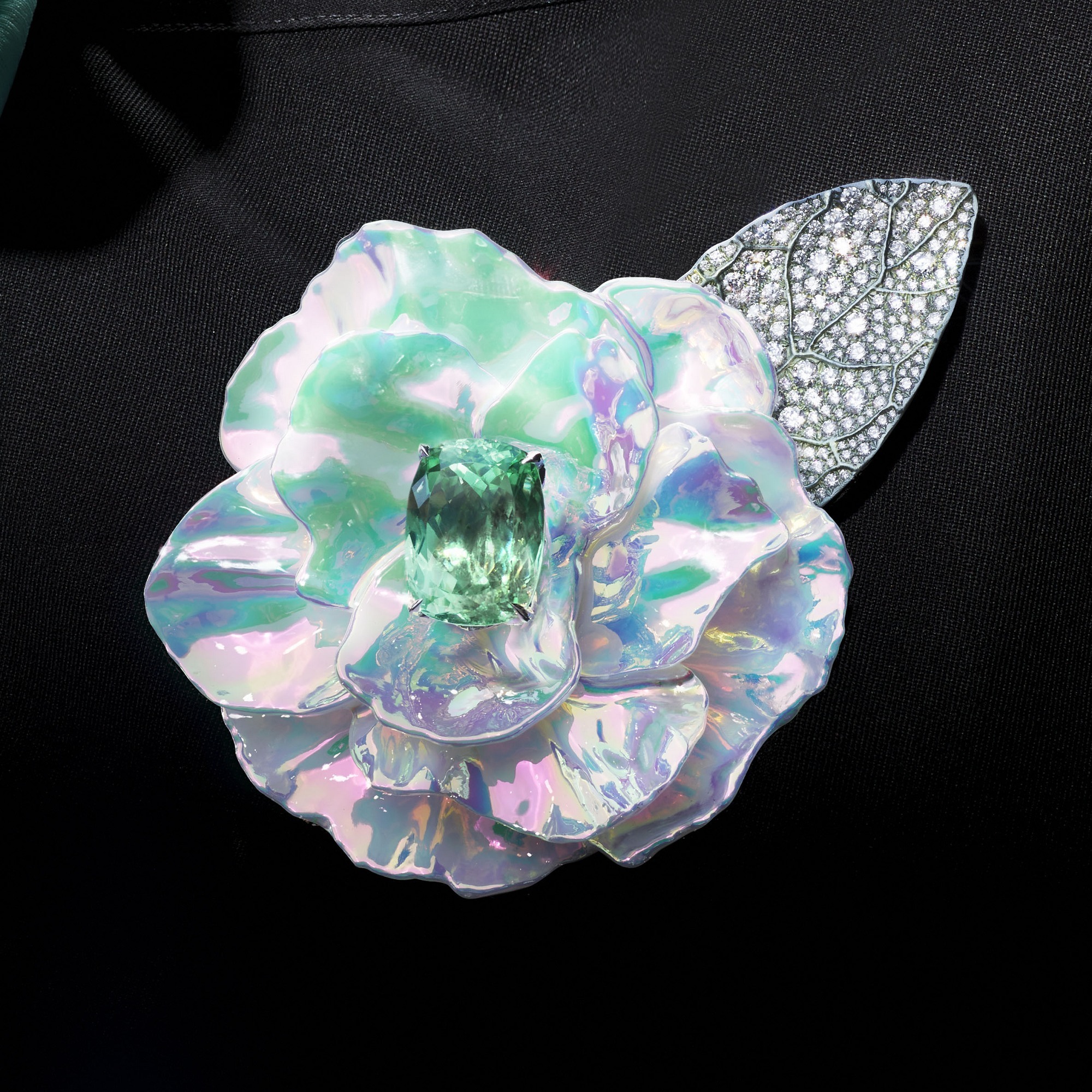 Boucheron Chromatique petals gradient