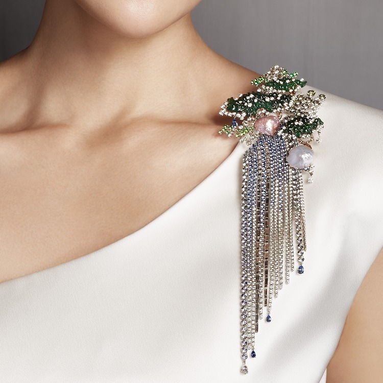 Mikimoto Japanese Sense of Beauty pearl brooch details