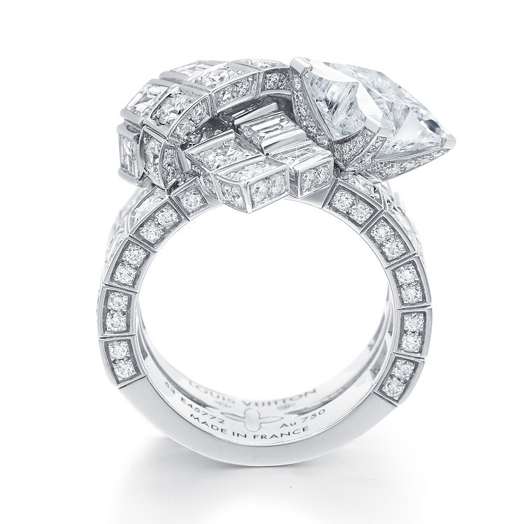 Louis Vuitton La Star du Nord diamond ring details