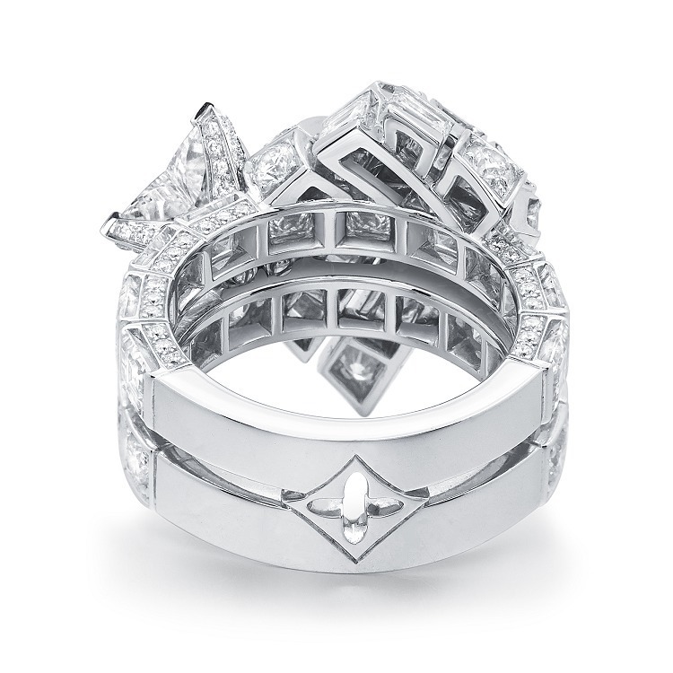 Louis Vuitton La Star du Nord diamond ring side view