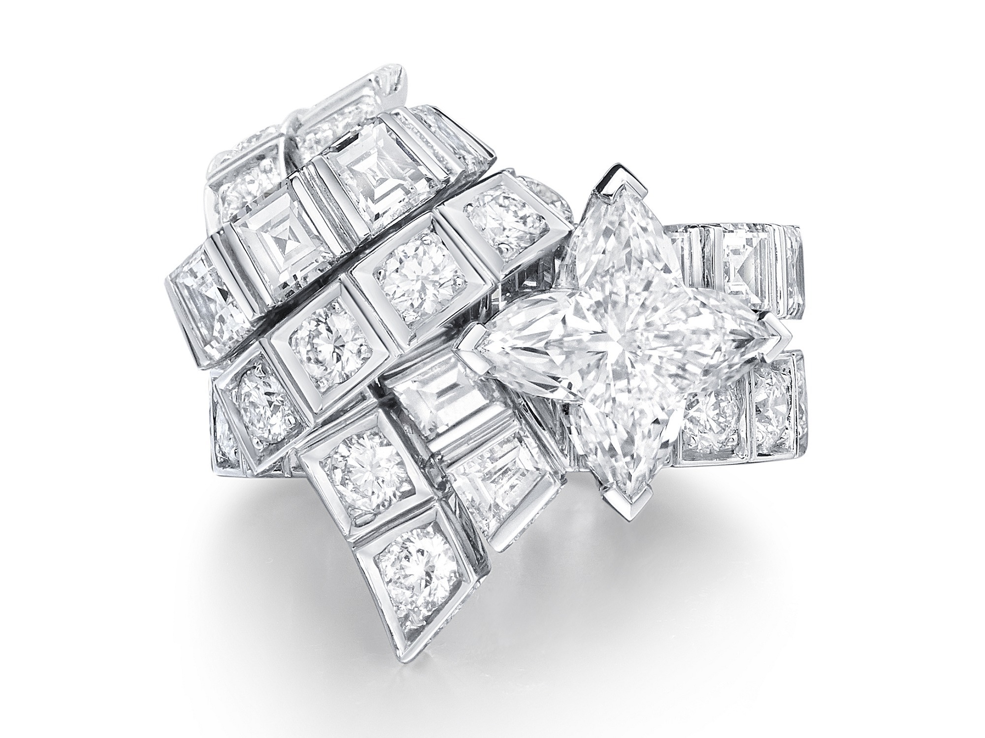 Louis Vuitton La Star du Nord diamond ring twist motif