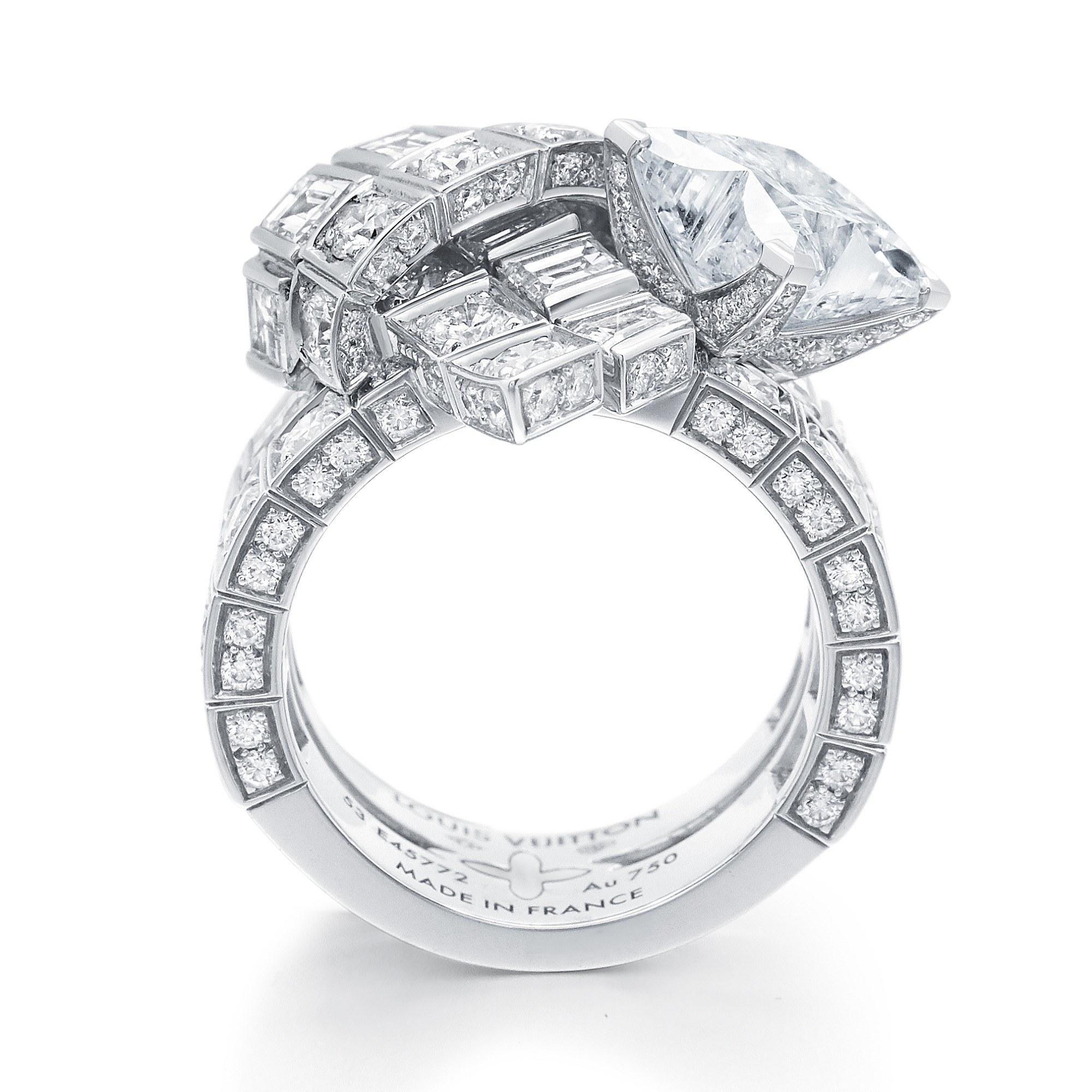 Louis Vuitton La Star du Nord diamond ring close-up