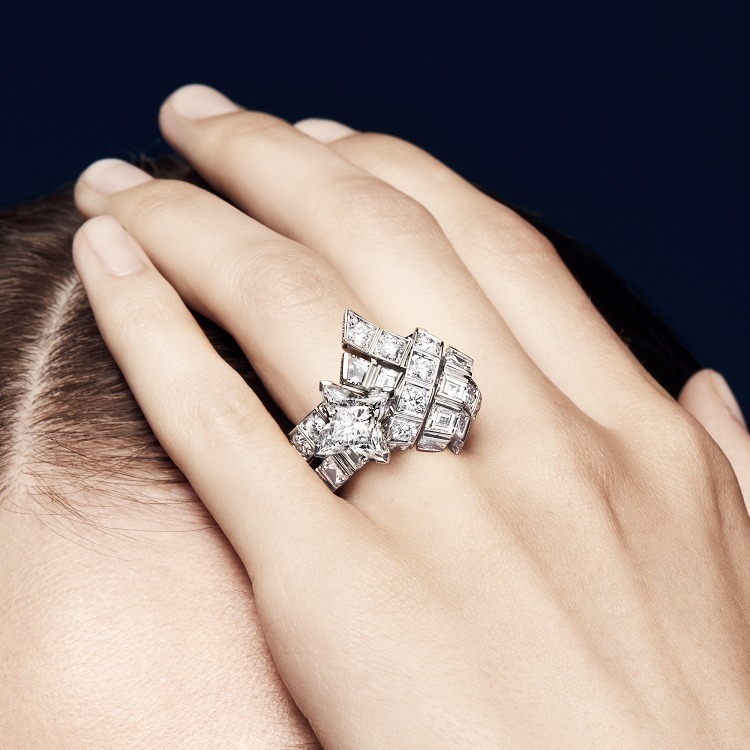 Louis Vuitton La Star du Nord diamond ring Monogram cut