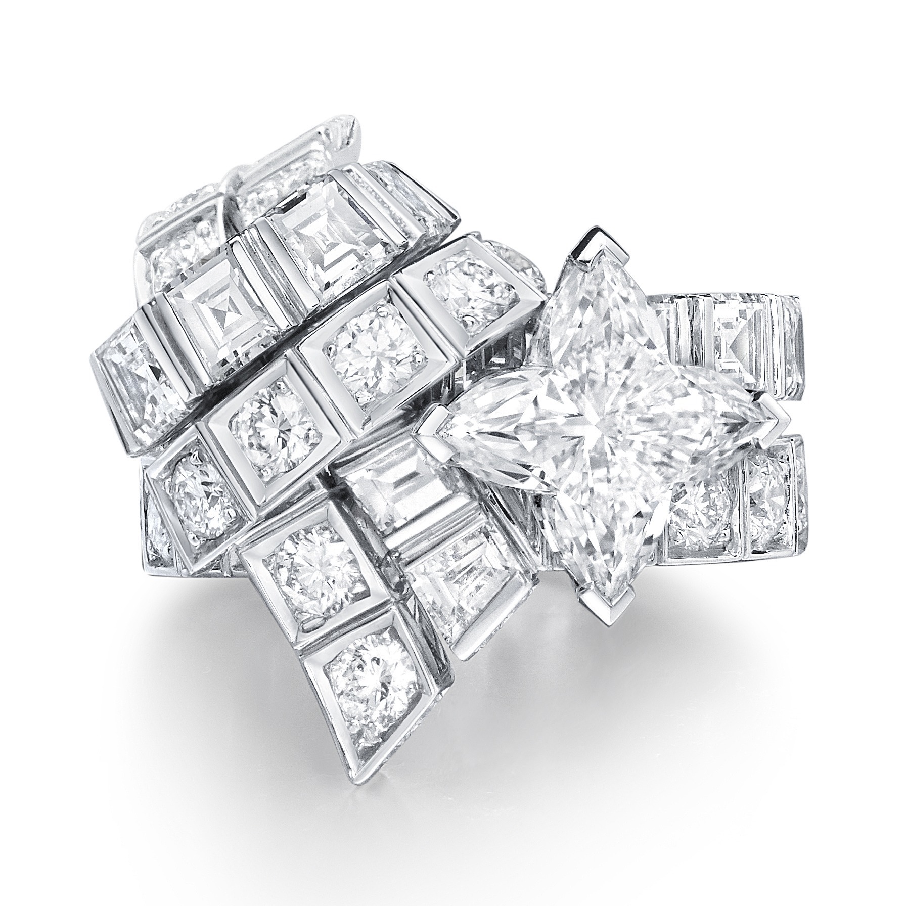Louis Vuitton La Star du Nord diamond ring rope detail