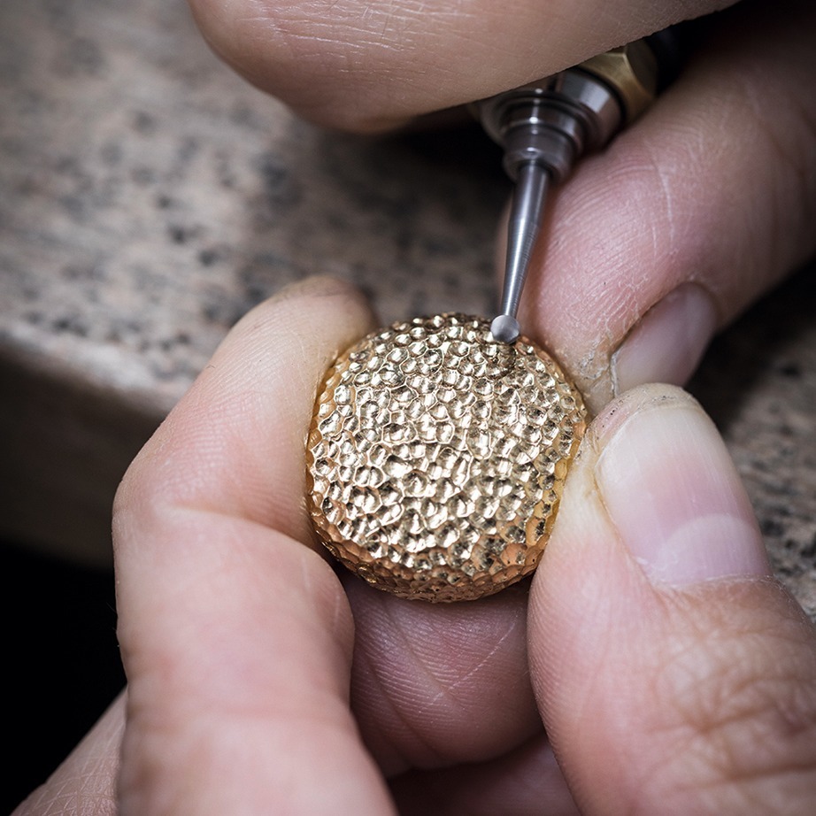 High jewelry Saturn brooch
