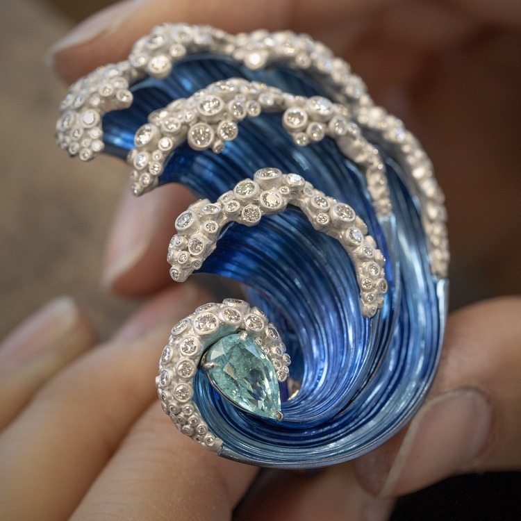 Chopard Water titanium earrings close-up