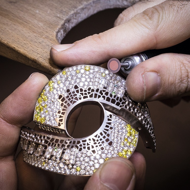 Van Cleef & Arpels Sentier d'Etoiles Sapphire Bracelet craftsmanship