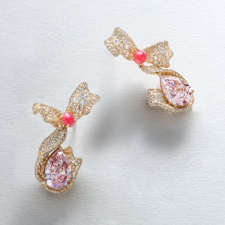 Fancy Intense Pink Diamond Ribbon Earrings craftsmanship view