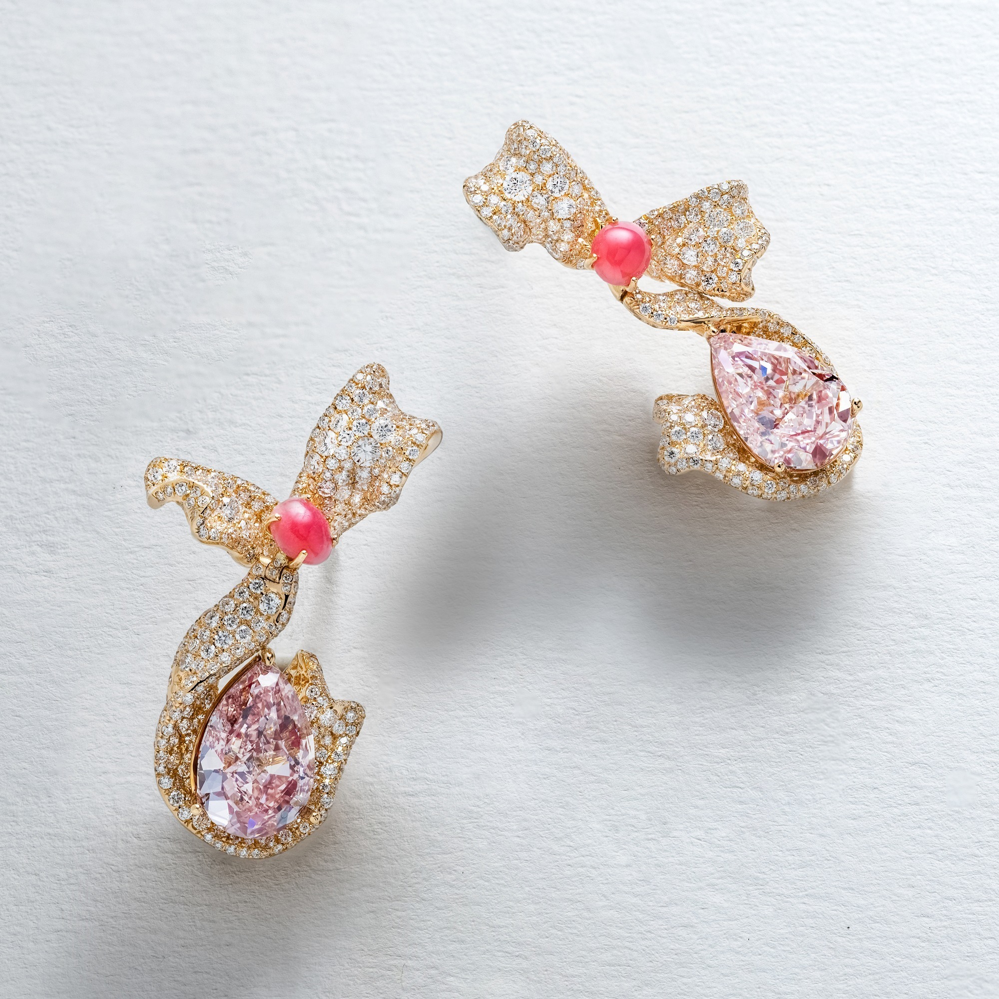 Artistic lighting of ribbon earrings