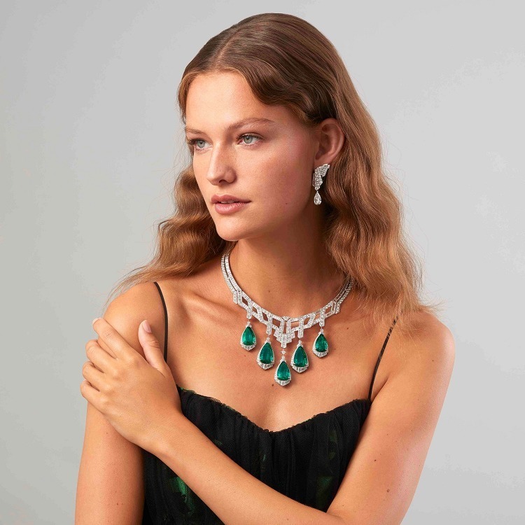 Van Cleef & Arpels emerald necklace platinum setting