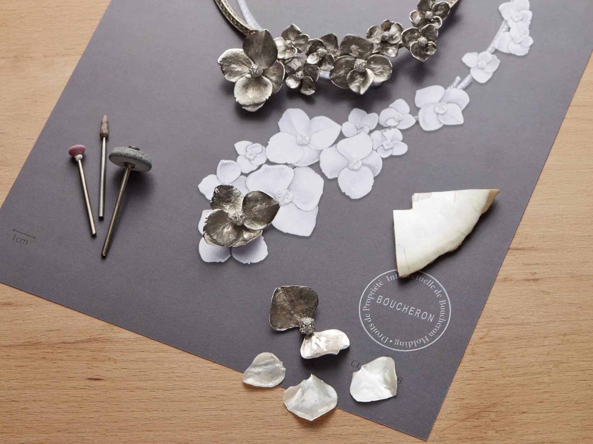 Boucheron Nuage de Fleurs white gold structure