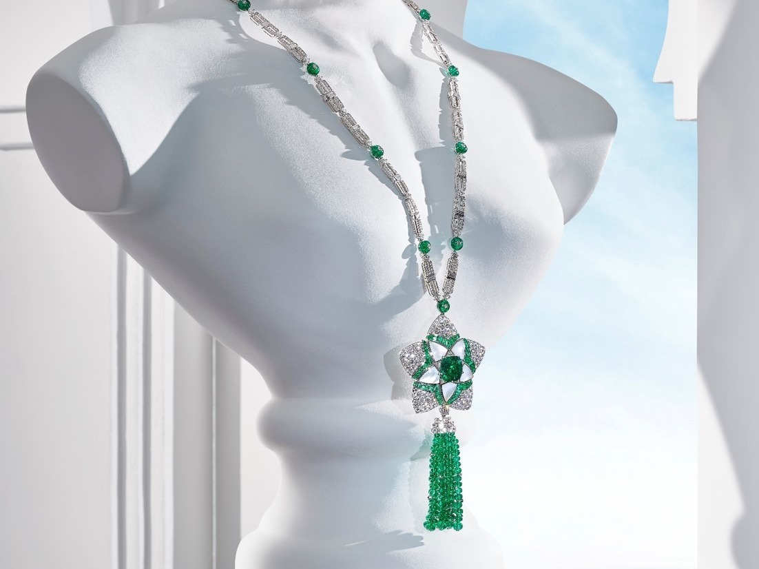 BVLGARI Jannah emerald necklace five-petal floral pendant