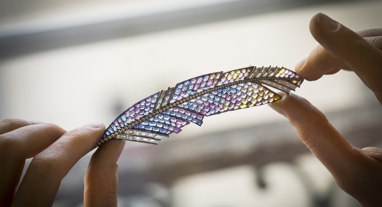 Close-up of the Van Cleef & Arpels Panache Mystérieux brooch showcasing the Vitrail Mystery Set sapphires