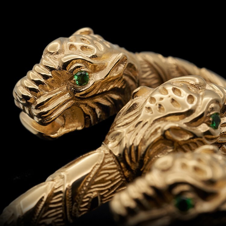 Close-up of the double tiger head buckle on the Gucci Dionysus bracelet