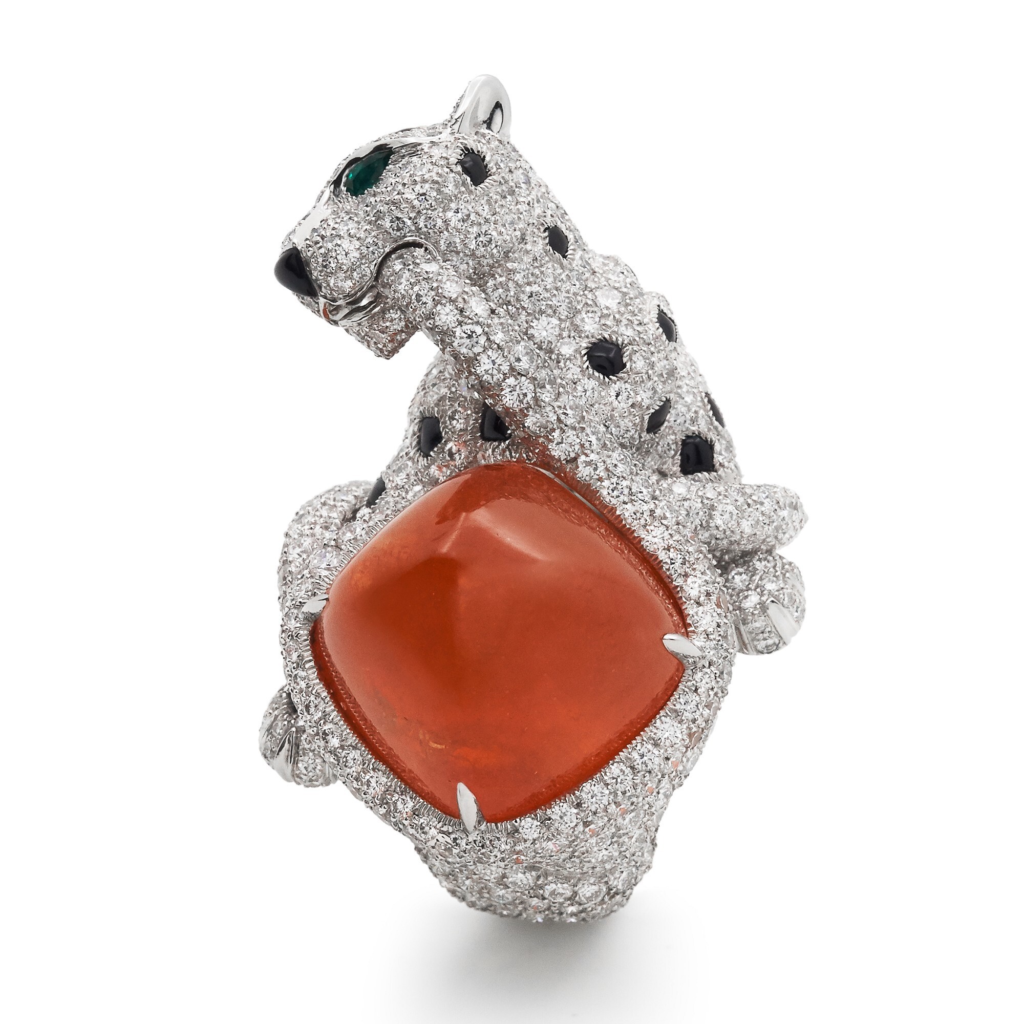 Detail shot of the 41.67ct sugarloaf cut spessartite garnet at the center of the Cartier Cheetah Ring.