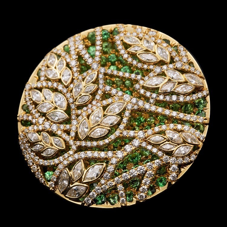 Detail shot of the back of a Tiffany & Co. Feathered Cloak gold stud earring, revealing its honeycomb-shaped gemstone setting.