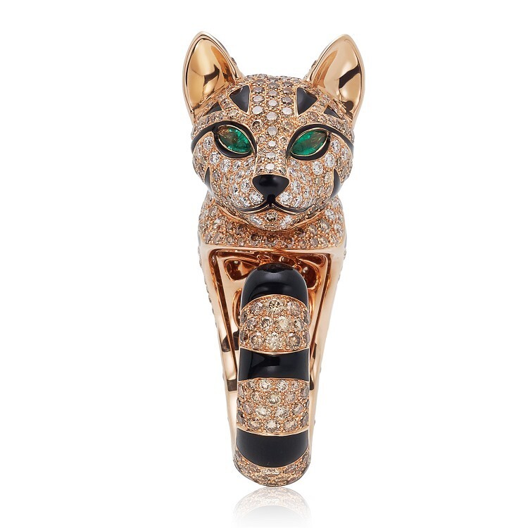 Close-up of Boucheron Ocelot Head Ring with Emerald Eyes