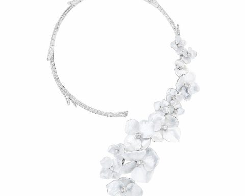 Boucheron Boucheron Nuage de Fleurs hydrangea necklace