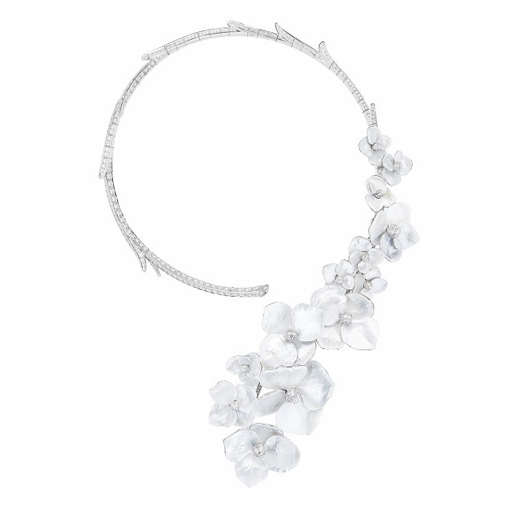 Boucheron Boucheron Nuage de Fleurs hydrangea necklace