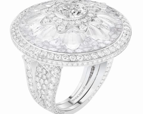 Boucheron Médailles crystal and diamond ring