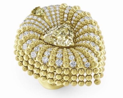 De Beers Lion Jacket gold diamond ring