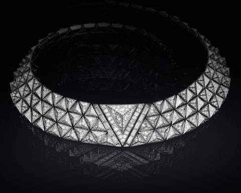 Louis Vuitton Pure V white gold diamond jewelry set