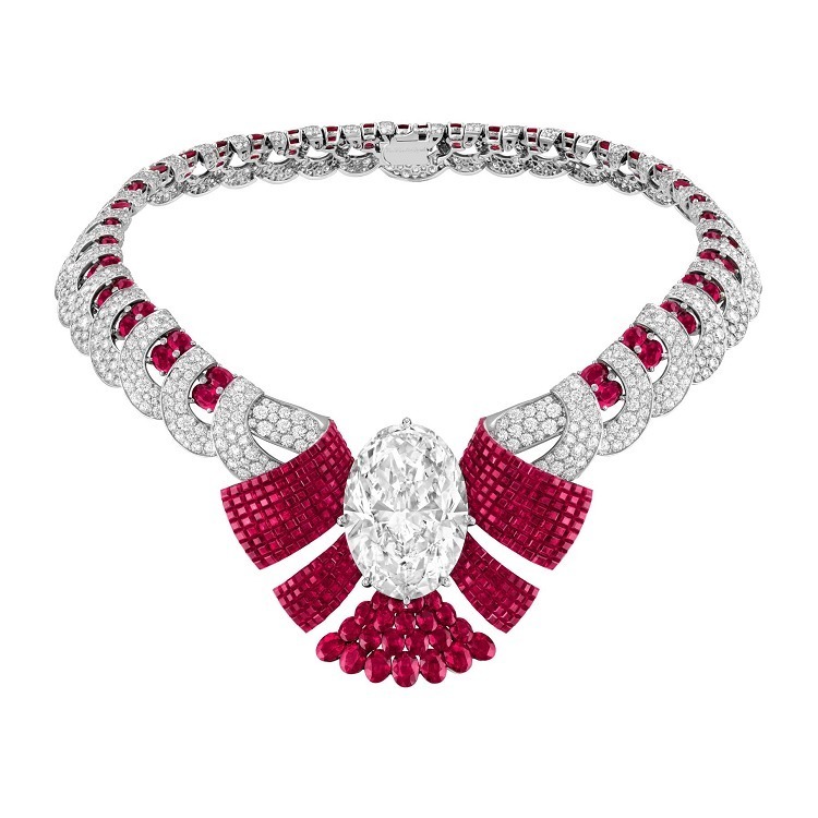 Van Cleef & Arpels Atours Mystérieux oval diamond necklace