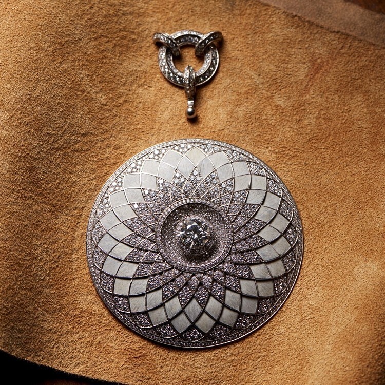 The Boucheron Rostov pendant necklace, a stunning piece from the Hiver Impérial high jewelry collection