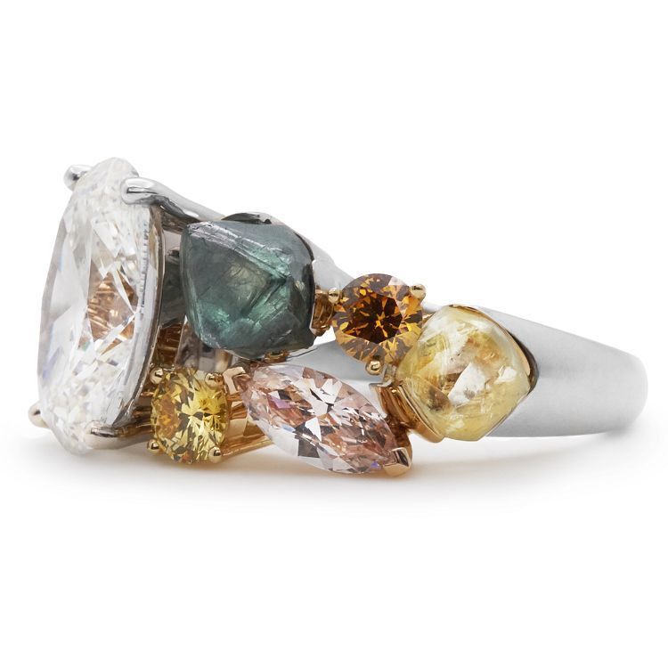 Overhead perspective of the De Beers Soothing Lotus ring, exhibiting the full spectrum of its exquisite gemstones and design.
