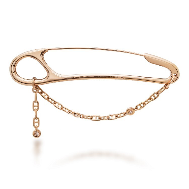 Close-up of Hermès Chaîne d'Ancre Twist Coeur Rose Gold Brooch showcasing brilliant-cut diamonds