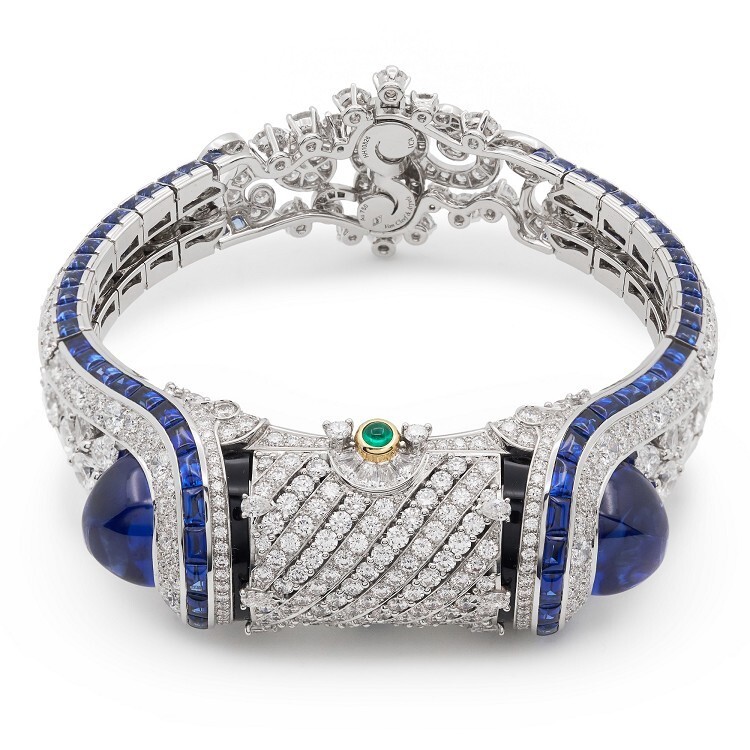 Detailed view of the extraordinary Sugar Mountain Cut Sapphire on the Van Cleef & Arpels Heure Marine Secret Bracelet Watch.