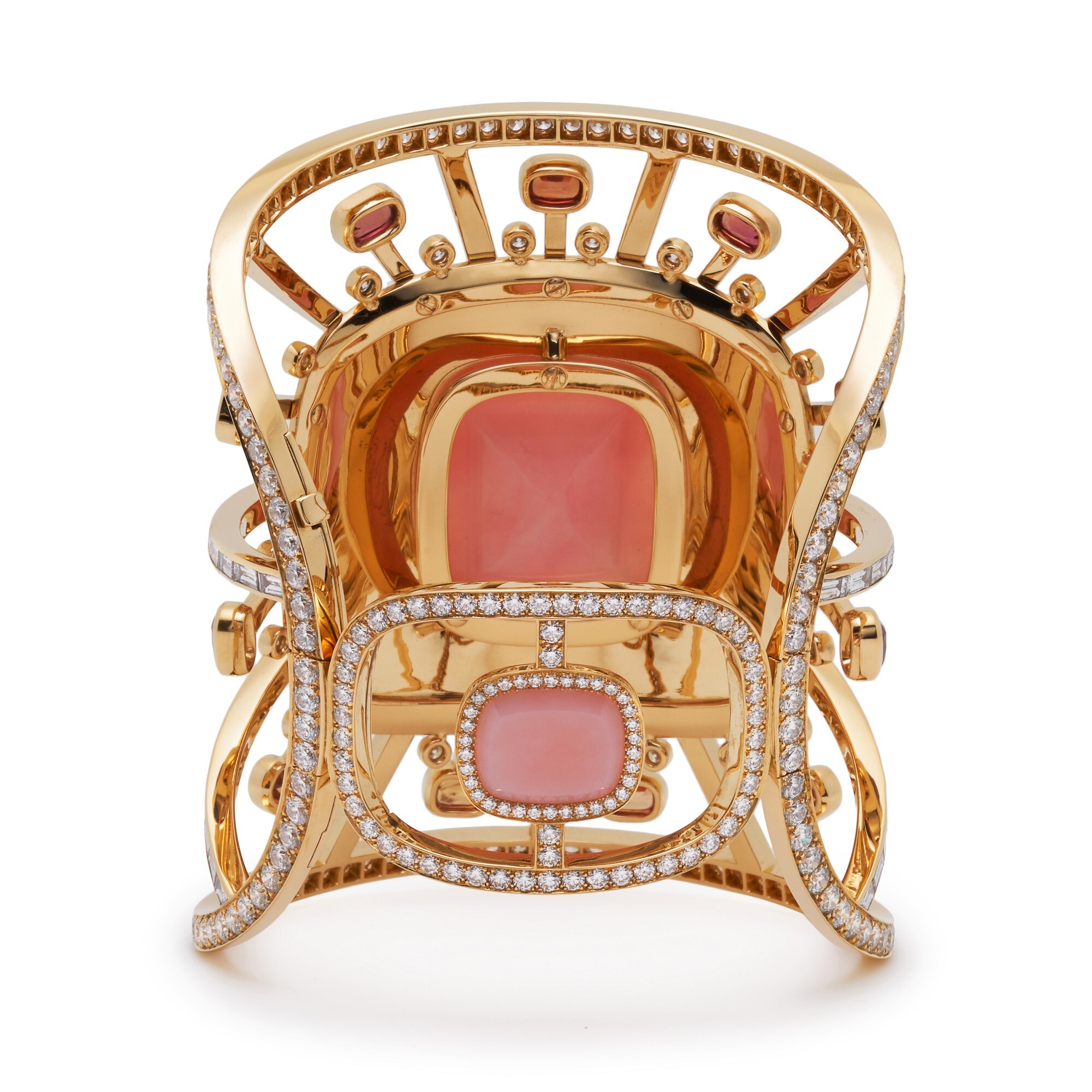Side profile of the Hermès Attelage Céleste gold ring, revealing the craftsmanship of its substantial gold band.