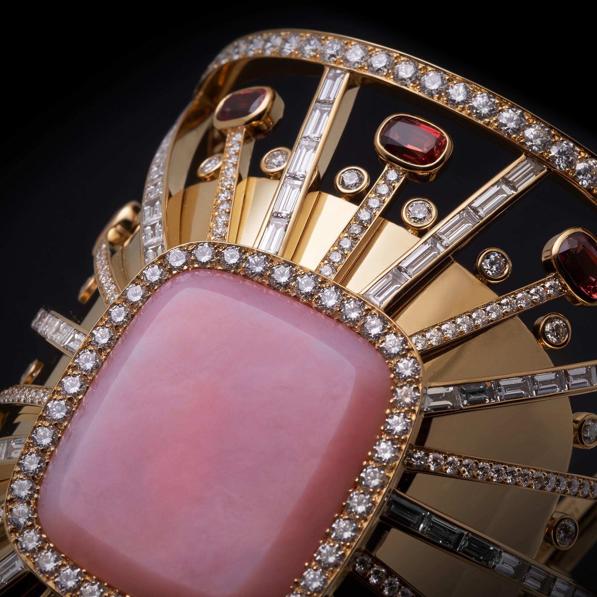 Another detailed shot of the Hermès Attelage Céleste gold ring, capturing the brilliant sparkle of its diamonds and the luster of the opal.