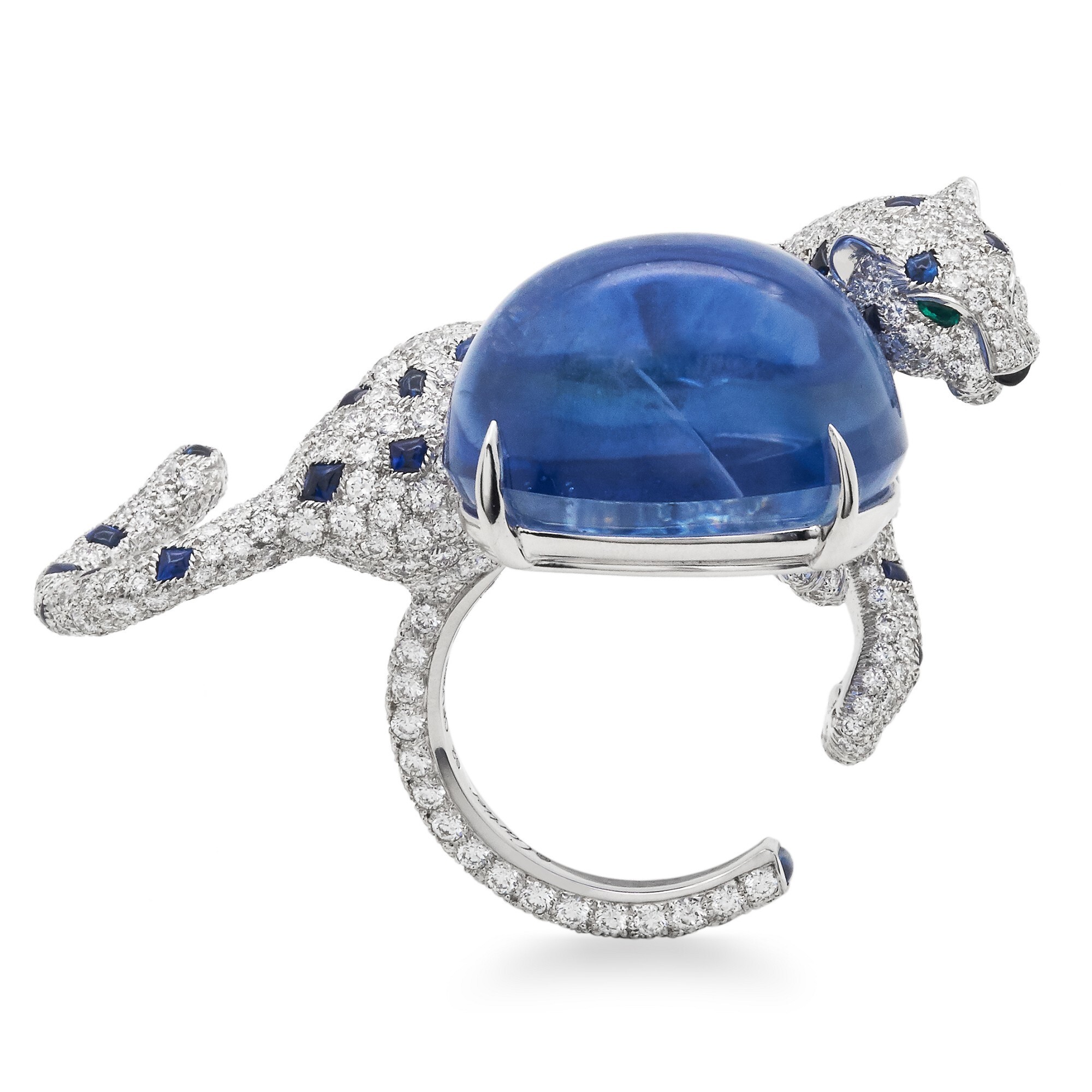 Side view of the Cartier Panthère De Cartier ring, highlighting the detailed gold work and the panthère's pose.