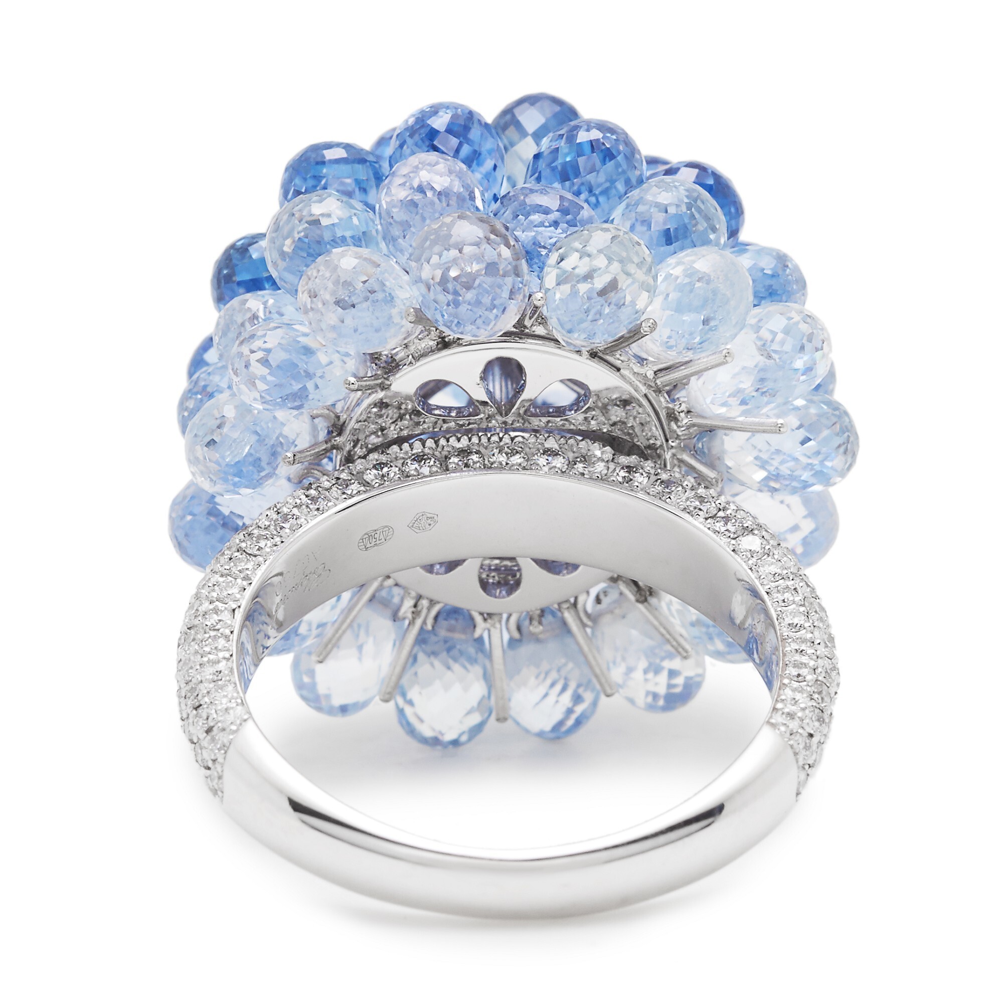Side profile of the Chopard Copacabana blue sapphire ring, revealing the meticulous gemstone pinning