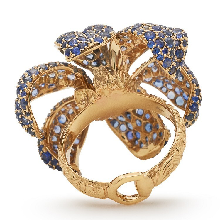 Rear perspective of the Gucci Flora high jewelry ring, revealing the pentagonal hollow setting and horse-bit shank