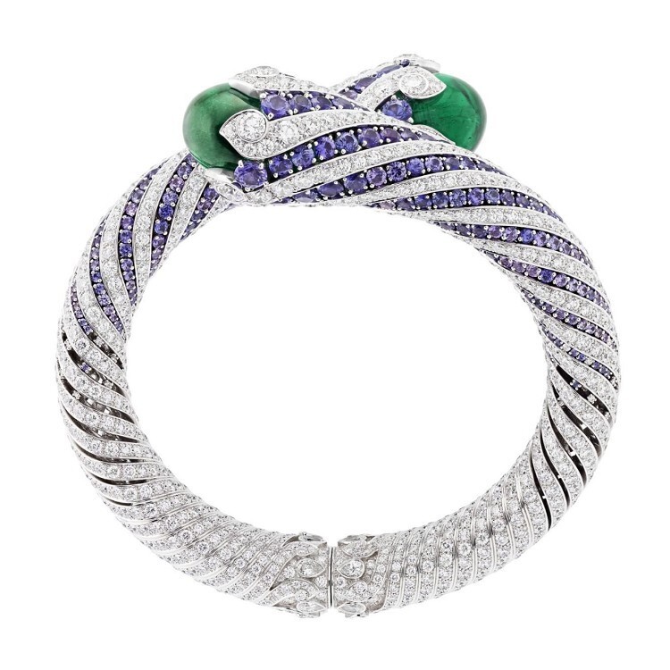 Close-up of the Van Cleef & Arpels Emeraude en Majeste bracelet showcasing its intricate diamond and sapphire detailing.