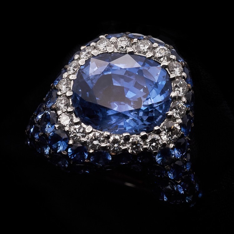Lifestyle shot of the de Grisogono high jewellery sapphire ring, suggesting its elegant wearability.