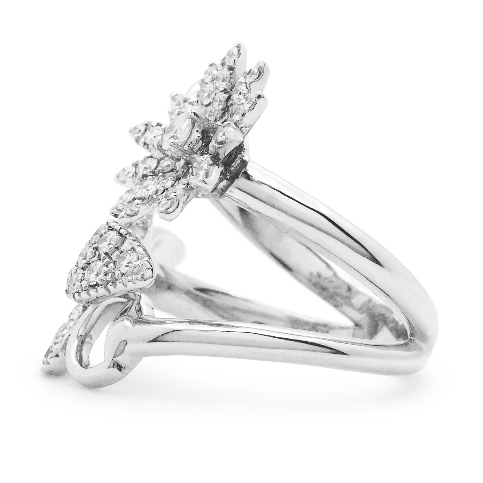Side view of the Gucci Flora diamond ring emphasizing its elegant profile and detailed craftsmanship.